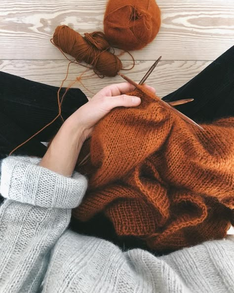 Knitting Things, Knitting Aesthetic, Women Sweater, Sweater Pattern, Size Pattern, Knitting Inspiration, Autumn Inspiration, Yarn Crafts, Knitting Needles