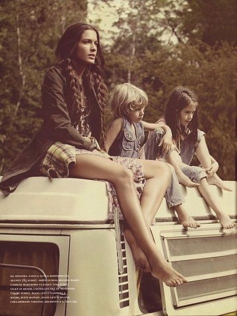 This was my family- everything from the towhead blonde brother to the VW! Awesome (then the VW broke down and Jed's hair grew in black:) Estilo Hippy, Mode Hippie, Estilo Hippie, Look Retro, Hippie Love, Vintage Hippie, Vw Bus, Hippie Chic, Inspirational Pictures