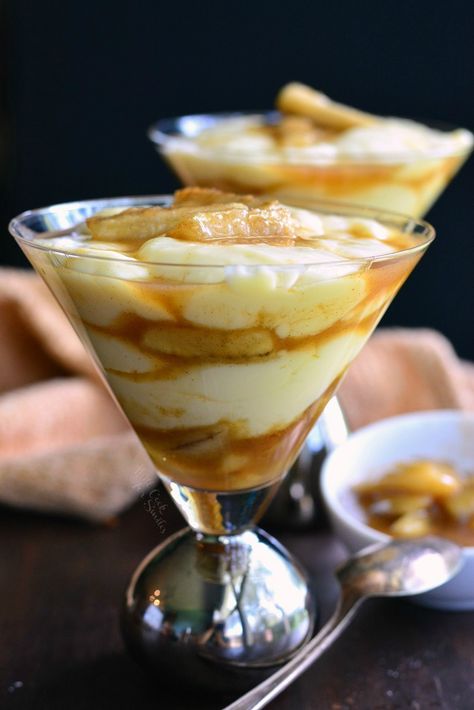 Bananas Foster Pudding Parfait. Amazing homemade vanilla pudding layered with delicious bananas foster. Smooth, sweet pudding and fresh bananas foster created a banana explosion flavor in your mouth. Banana Foster Pudding, Banana Foster Cheesecake, New Orleans Backyard, Date Night Desserts, Puddings Dessert, Cheesecake In A Glass, Pudding Parfait Recipes, Alcohol Desserts, Banana Foster Recipe