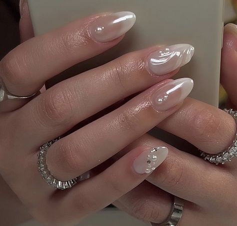 Pearl Themed Nails, Mother Of Pearl Nails, Nude Nail Art, Nails Pearl, Nails And Hair, Engagement Nails, Nude Nail, Simple Gel Nails, Skin Nails