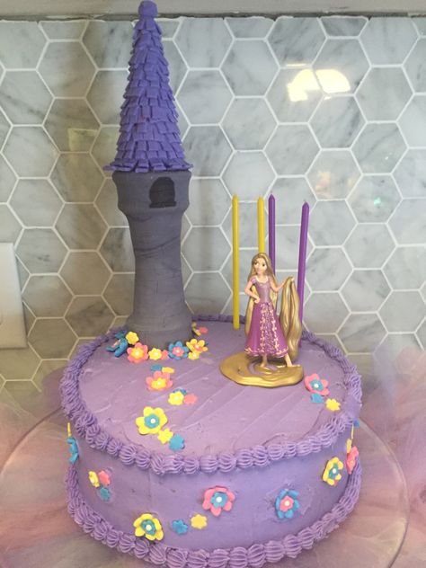 "Tangled" Rapunzel birthday cake Rapunzel Sweet 16 Cake, Rapunzel Birthday Cake Simple, Birthday Cake Rapunzel, Rapunzel Cake Ideas Simple, Rapunzel Cake Ideas, Tea Party 4th Birthday, Princess Party Diy, Rapunzel Themed Birthday Party, Tangled Birthday Cake