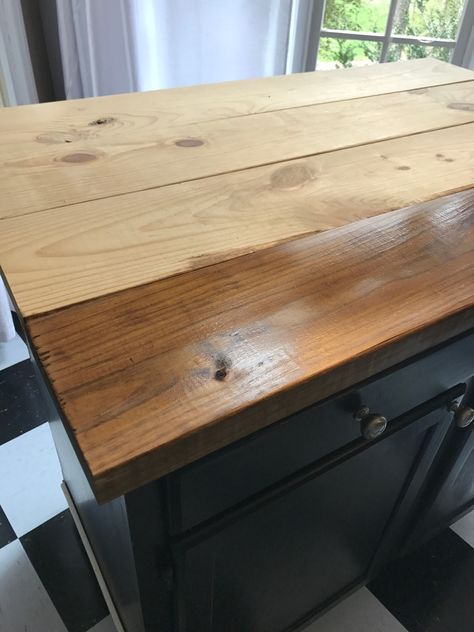 Chopping Block Counter Top Island, Wood Island Kitchen Diy, Kitchen Island Paint Ideas Diy, Diy Island Top Ideas, Plank Wood Countertop, Diy Wood Top Table, Diy Wooden Island Countertop, Making A Butcher Block Counter Top, Diy Butcher Block Island How To Build