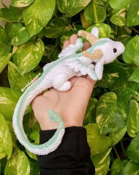 Haku Crochet Pattern, Dragon Pattern Crochet, Easy Crochet Dragon Pattern Free, Cute Dragon Crochet, Crochet Dragon Pattern Free, Small Crochet Patterns, Crochet Dragons, Crocheted Dragon, Dragon Crochet Pattern