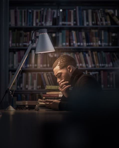 Library portrait Library Photoshoot Ideas Men, Library Portrait, Library Photo Shoot Men, Library Pose Ideas Men, Guy In Library Aesthetic, Photography In Library, Men Library Photoshoot, Vintage Photoshoot Men, Library Photoshoot