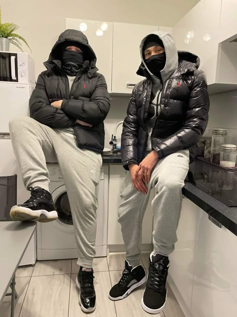 Uk drip Drill Artists Uk, Ny Drip Outfit Men, Uk Drip Outfits Men Winter, Gangster Look Men, Drill Uk Outfit, London Uk Outfits, Uk Drill Aesthetic, Uk Gangster, Uk Drill Outfit