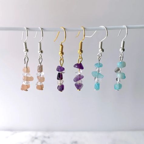 [AffiliateLink] Natural Gemstone Chip Earrings, Crystal Chip Earrings, Silver And Gold Chip Earrings, Tiny Dangle Earrings, Dainty Earrings, Gift For Her Details - These Stunning Earrings Are Made With Gemstone Crystal Chips And Plated Silver Gold. Gemstone 3-5Mm, Total Length 40Mm. Suitable For All Occassion - A Super Cute Design #gemstoneearringshandmade Crystal Earrings Diy, Chip Earrings, Handmade Crystal Jewelry, Diy Bijoux, Crystal Chips, Diy Crystals, Earrings Crystal, Earrings Dainty, Handmade Jewelry Diy