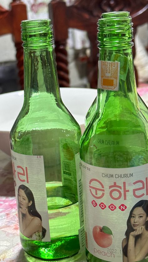 Night drink, korean soju, soju aesthetic Soju Aesthetic, Drink Korean, Blackpink Things, Korean Soju, Korean Drinks, Night Drink, Korean Picture, 3 Boys, Coffee Wine