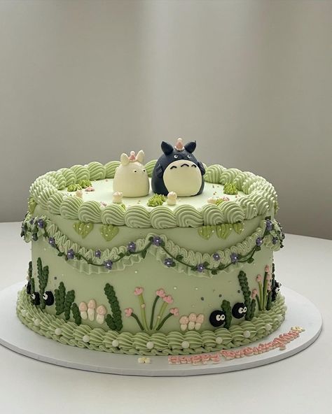 Pinterest Cake Ideas Aesthetic, Cake Designs For Sweet 16, Cute Party Desserts, Aesthetic Cake Decor, Cute Birthday Cakes Ideas, Calico Critter Birthday Cake, 2000s Themed Cake, Cake 24th Bday, Adult Woman Birthday Cake