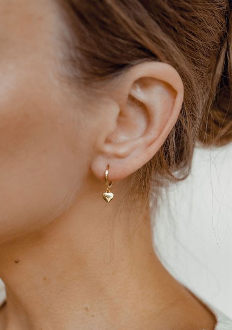 @girlswithnojob - Stackable & Stylish: Your Guide to Minimalist Jewelry - Benable Heart Huggies, خواتم خطوبة, Simple Gold Earrings, Gold Earrings Designs, Jewelry Lookbook, Huggie Earrings, Small Earrings, Simple Earrings, Earrings Sterling Silver