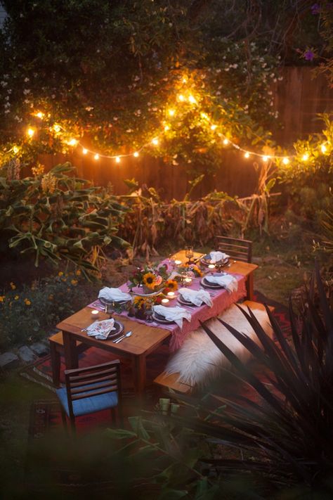 Image Via: Cheetah is the New Black Backyard Barbecue Party, Rustic Garden Design, San Francisco At Night, Night Picnic, Backyard Bbq Party, Outdoor Dinner Parties, Garden Party Decorations, Summer Backyard, Summer Garden Party