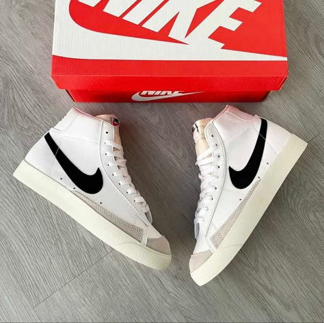 Snickers Shoes, Snicker Shoes, Pretty Sneakers, Nike Shoes (men), Pretty Shoes Sneakers, Nike Jordan Retro, All Nike Shoes, Womens Blazer, Nike Blazer Mid 77