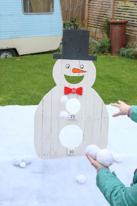 Christmas Grotto Ideas, Diy Snowman Decorations, Christmas Party Games For Kids, Christmas Fair Ideas, Snow Party, Festive Activities, New Year's Games, Life On A Budget, Christmas Games For Family