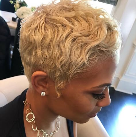 Relaxing Hair, Blonde Pixie Haircut Black Women, Pixie Cut Hairstyles, Pixie Geldof, Pixie Haircuts For Women, Hairstyle Braided, Short Haircut Styles, Cut Life, 50 Hair