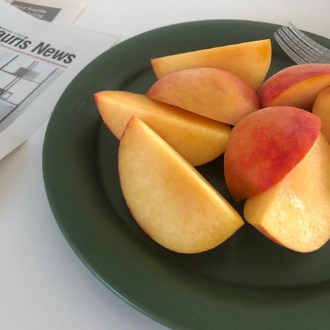 peaches on a green ceramic plate. check out these gorgeous plates linked in post. #peached #athome #snack #ad #food #healthyrecipe Think Food, Food Is Fuel, Food Inspo, Pretty Food, Food Cravings, I Love Food, Cute Food, Instagram Aesthetic, Aesthetic Food