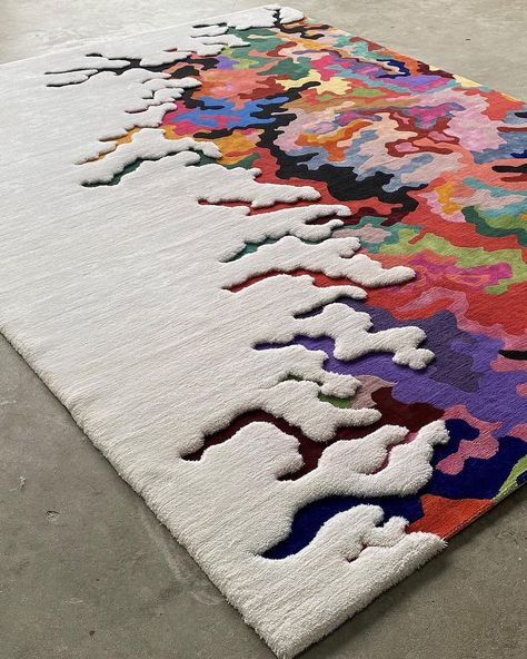 🪷WHITE LOTUS RUG🪷 Process:Hand Tuft Material: Acrylic (other possible options: Wool, NZ wool & etc.) Size: 200 x 280 cm = 6.6 ft x 9.2 ft Custom designs and sizes are welcome ! Express shipping 🌎✈️: US & Canada : 2-5 days UK & Europe : 2-4 days Asia & MENA : 3-5 days Australia & New Zealand : 4-7 days * * \# * #\ #whitelotus #whitelotusrug #interiordesign #interiordesigners #interiordesignideas #interiordesign #bestcarpet #designerrugs #designerrug #uniquerugs #uniqueinteriors #int... Melting Rug, Calm Nursery, Funky Rugs, Shaped Rug, Rug Blue, Floral White, Dream House Decor, Hand Tufted Rugs, Floral Rug