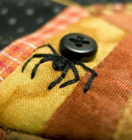 Halloween Blocks, Halloween Quilts, Pola Sulam, 자수 디자인, Button Crafts, A Button, Embroidery Inspiration, Embroidery And Stitching, Crazy Quilts