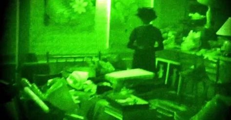 Encounters with the paranormal don't just happen in books and movies, as these real ghost stories shared by Reddit users can attest. Perhaps you're a skeptic when it comes to the supernatural, but after reading these tales of hauntings, ghost encounters, and strange, creepy occurrences, y... Ghosts Real, Gettysburg Ghosts, Real Paranormal, Real Ghost Stories, Scary Videos, Best Ghost Stories, Paranormal Photos, Paranormal Stories, Real Haunted Houses