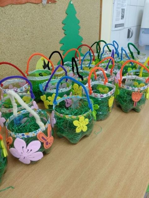 Diy Easter Crafts, Easter Basket Crafts, Fun Easter Crafts, Easter Preschool, Happy Easter Wishes, Easter Basket Diy, Easter Eggs Diy, Front Porch Christmas Decor Ideas, Porch Christmas Decor Ideas