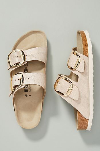 Birkenstock Women Sandals, Birkin Stocks Sandals, Wedding Birkenstocks, Birkenstock Metallic, Women Birkenstock, Womens Birkenstocks, Looks Hippie, Birkenstock Sandals Women, Tokyo Street Fashion