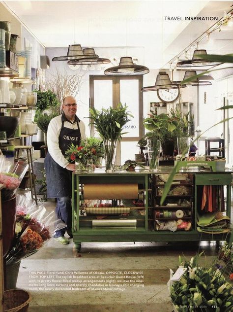 work table Craft Table Display, Flower Shop Interiors, Florist Studio, Flower Shop Decor, Flower Shop Design, Flower Shops, Flower Store, Florist Shop, Flower Studio