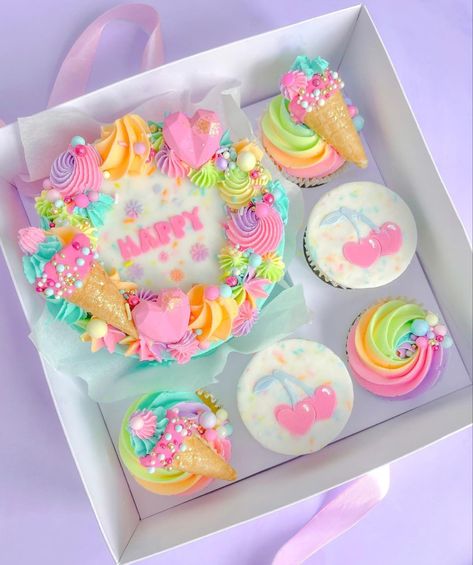 Girls Cupcake Ideas, Bento Cupcake Combo, Cupcake Cake Designs, Girl Cupcakes, Cake And Cupcakes, Mini Cakes Birthday, Bento Cake, Chocolate Chunk Cookies, Mini Cake