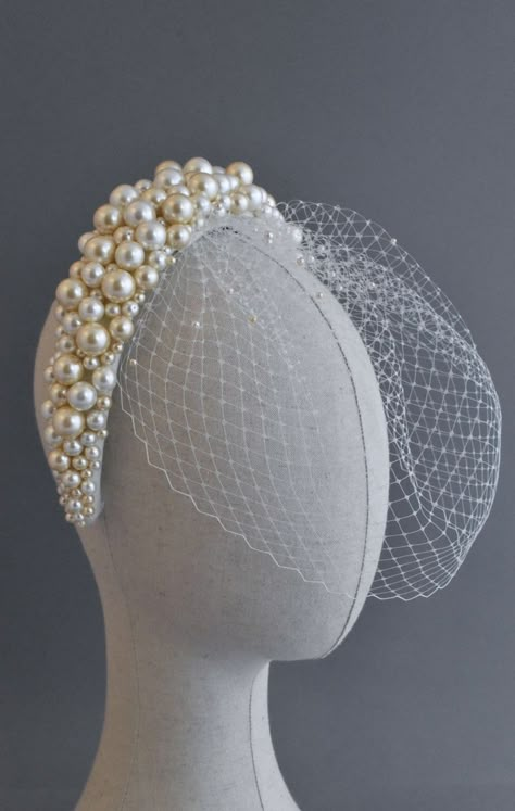 Wedding Fascinators Brides, Headpiece For Wedding, Fascinator Veil, Bride Fascinator, Bridal Birdcage Veils, Fascinator Hats Diy, Civil Wedding Dresses, Court Wedding, Classy Wedding Dress