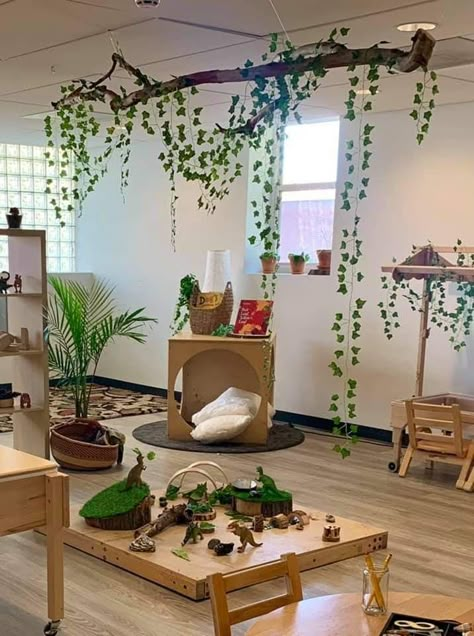 Nursery Room Ideas Childcare, Nature Based Classroom, Childcare Rooms, Reggio Emilia Classroom, Reggio Inspired Classrooms, Reggio Classroom, Eyfs Classroom, Preschool Rooms, Bedroom Wall Decor Ideas