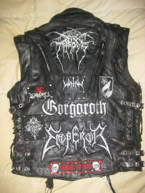 Black Metal Fashion, Metalhead Fashion, Battle Vest, Punk Fashion Diy, Metal Jacket, Patch Pants, Crust Punk, Battle Jacket, Metal Clothing