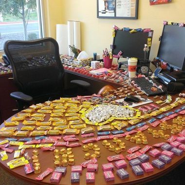 15 Senior Pranks Even the Principal Will Laugh At | CafeMom Funny Birthday Pranks At Work, Prank Boss Office, Principal Pranks, Principal Birthday Ideas School, Nice Pranks, Boss Birthday Ideas Office, Funny Birthday Pranks, Funny Senior Pranks, Pranks For Teachers