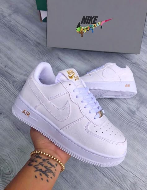 Tenis Air Force, Panda Shoes, Nike Shoes Women Fashion, Trendy Shoes Sneakers, White Nike Shoes, Nike Fashion Shoes, Preppy Shoes, Pretty Shoes Sneakers, Jordan Shoes Girls