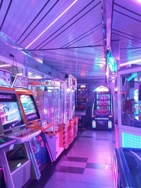 Anime Arcade Background, Arcade Room Aesthetic, Old Arcade Aesthetic, Liminal Arcade, Vintage Arcade Aesthetic, Neon Arcade Aesthetic, Arcade Reference, Arcade Lighting, 90s Arcade Aesthetic