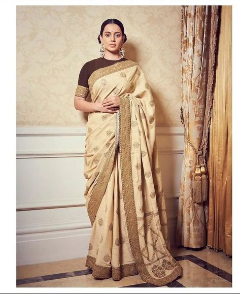 Sabyasachi Blouses, Peach Saree Blouse, Close Neck Blouse, Ivory Saree, Sabyasachi Saree, Saree With Contrast Blouse, Round Boat, Blouse 2023, Girls Saree