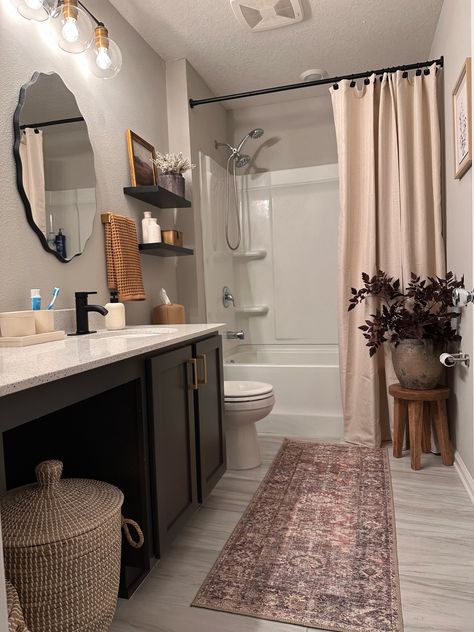 Apartment Bathroom Ideas, Casa Clean, Guest Bathroom Decor, Cozy Bathroom, Restroom Decor, Future Apartment Decor, Bathroom Decor Apartment, Bathroom Design Decor, Guest Bathrooms