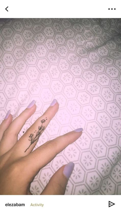 Finger Tattoos For Women Inner, Small Flower Tattoos Finger, Violet Finger Tattoo, Matching Bff Finger Tattoos, Flower Tattoos On Finger, Finger Tats For Women Simple, Thumb Tattoos Women, Sister Matching Finger Tattoos, Side Of The Finger Tattoo