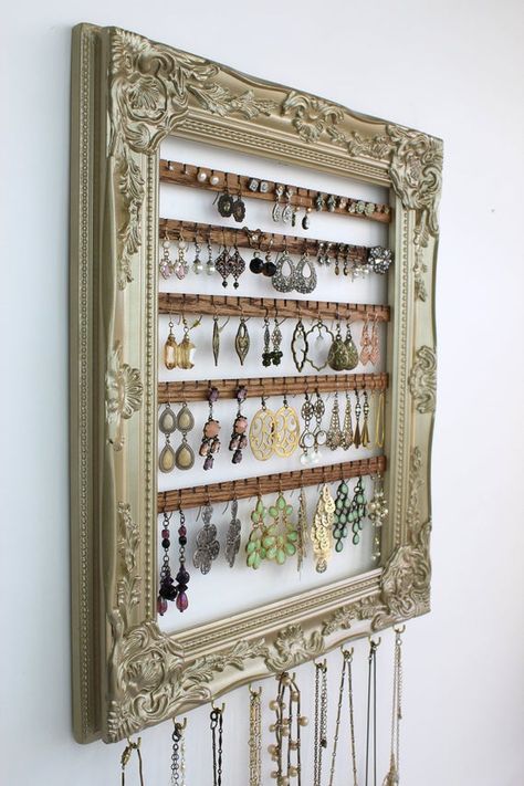 Jewelry Hanging Ideas, Creative Jewelry Display Ideas, Photo Frame Crafts Diy, Diy Hanging Jewelry Organizer, Jewelers Storage, Earrings Storage Ideas, Jewellery Display Ideas, Aesthetic Jewelry Holder, Jewelry Organizer Aesthetic