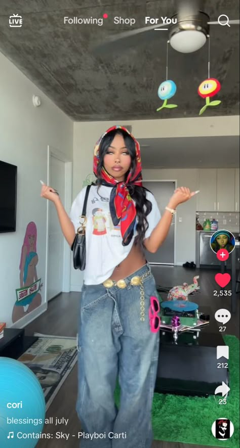 Women Streetwear Outfits Winter, Ig Model Outfits, Sierra Rena Outfits, Movie Date Outfit Aesthetic, Smino Concert Outfits, Maximalist Y2k Outfits, Eccentric Aesthetic Fashion, Fashion Outfits 2024 Trends Summer, Doechii Aesthetic Outfit