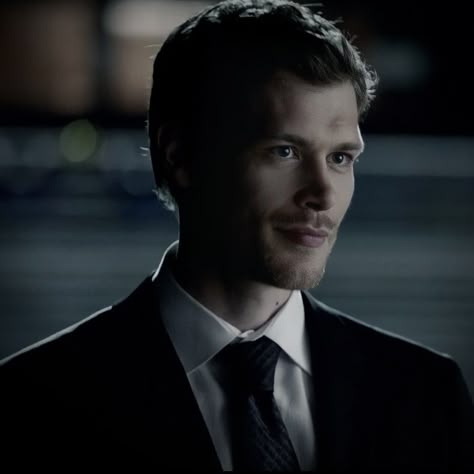 Hot Klaus Mikaelson, Klaus Mikaelson Cute, Klaus Mikaelson Vampire Face, Joseph Morgan Aesthetic, Klaus Vampire Diaries, Klaus Mikaelson Tvd, Nicklaus Mikaelson, Klaus Mikaelson Aesthetic, Klaus Vampire