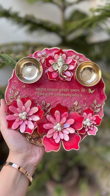 Resin Pooja Thali For Diwali, Resin Haldi Platter, Resin Pooja Plate, Resin Arti Thali, Resin Diwali Ideas, Resin Art Pooja Thali, Resin Thali Ideas, Resin Diwali Decor, Resin Pooja Thali Ideas