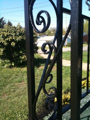 Cleaning Rusty Cast Iron, Rod Iron Railing, Iron Railings Outdoor, Cast Iron Railings, Wrought Iron Paint, Front Porch Railings, Iron Headboard, Wrought Iron Stair Railing, Iron Stair Railing