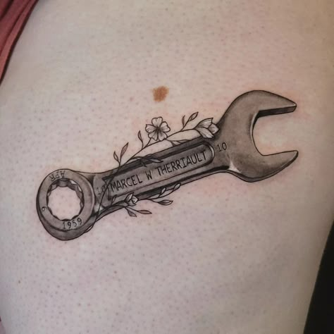 Absolutely nailed this memorial wrench tattoo @thistlekae! Such a thoughtful and detailed way to remember someone special. A true work of art! 🔧🤩⁠ Millwright Tattoo, Mechanic Memorial Tattoo, Car Memorial Tattoo, Wrangler Patch Tattoo, Tool Tattoo Mechanic, Crafting Tattoo, Mechanic Tattoo Design, Semi Truck Tattoo, Mama Tried Tattoo