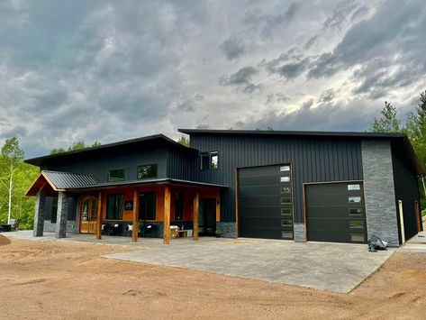 Barndominium Ideas Wisconsin, Black Modern Barndominium, Modern Black Barndominium, Family Compound Barndominium, Modern Industrial Barndominium, Cute Barndominium Exterior, Midcentury Barndominium, Industrial Shop House, Wisconsin Barndominium