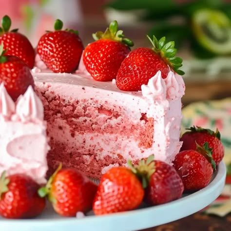 Home Made Strawberry Shortcake, Best Birthday Cake Recipe Homemade, Best Homemade Strawberry Cake, 6 Inch Strawberry Cake Recipe, Strawberry And Cream Cake Recipe, Strawberry Cake Recipes Homemade, Strawberry Cake With Real Strawberries, Moist Strawberry Cake, Fresh Strawberry Cake Recipe