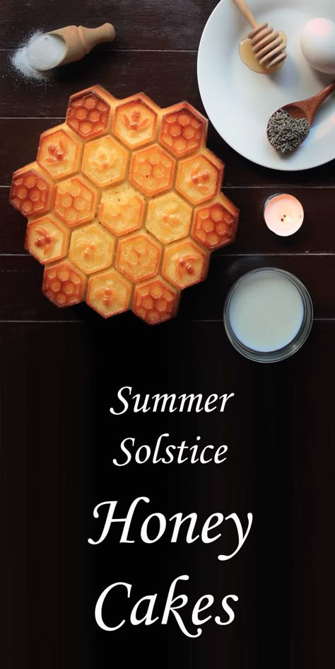 Traditional honey cakes for pagan litha midsummer summer solstice ritual. Summer Solstice Cookies, Litha Food Summer Solstice, Honey Cakes Litha, Summer Solstice Picnic, Midsummer Party Decorations, Litha Altar Ideas, Bohemian Witch Aesthetic, Summer Solstice Party Ideas, Honey Deserts