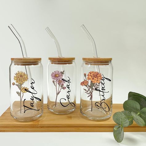 Glass Cups With Vinyl Names, Custom Glass Coffee Cups, Personalised Glass Tumbler, Glass Cup With Vinyl, Personalized Glass Tumblers, Glass Iced Coffee Cup Designs, Custom Cup Ideas Vinyl, Glass Cup Designs Vinyl, Glass Cups With Bamboo Lids