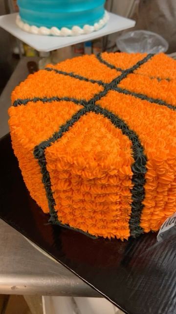 Maria Loachamin on Instagram: "Basketball Cake #basketballbirthdaycake" Diy Basketball Cake, Basketball Sheet Cake, Cake Basketball, Basketball Cakes, Basketball Birthday Cake, Diy Basketball, Basketball Cake, Birthday Gifts For Friends, Basketball Theme