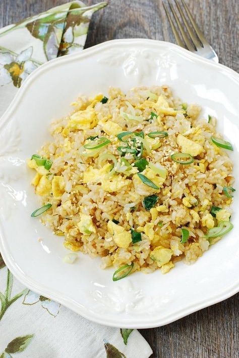 Scallion Fried Rice, Korean Rice Recipes, Korean Egg Rice, Korean Fried Rice Recipe, Fried Rice Korean, Korean Fried Rice, Scallion Rice, Korean Bapsang, Korean Egg