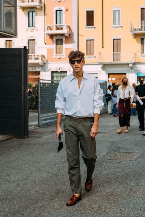 The Best Street Style at Milan Fashion Week Spring 2022 | Vogue Gentleman Style Summer, Milan Outfit Ideas, Milan Outfits, Mens Street Style Summer, Italian Mens Fashion, Mens Fashion Week Street Style, Italian Fashion Street, Milan Fashion Week Street Style, Spring Outfits Men