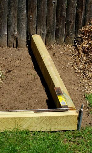 Border planting corner formed by 2 landscape timbers. As picture shows, they make a tidy corner. Timber Garden Edging, Landscape Timber Edging, Timber Edging, Wood Landscape Edging, Planter Design Ideas, Wooden Garden Edging, Traditional Landscaping, Landscape Timbers, Landscape Borders