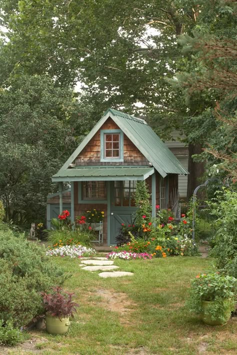 Cottage Aesthetic, Cottage Exterior, Cottage In The Woods, Dream Cottage, Small Cottage, Wedding Vintage, Bloxburg House Ideas, Cabins And Cottages, Cute House