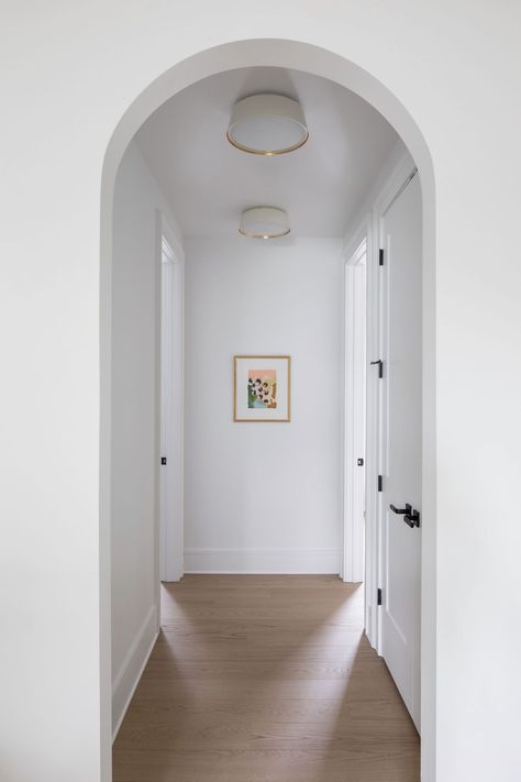 Hallway With Arches, Arch Hallway Entryway, Modern Home Entryway, Arched Hallway, Archways In Homes, Arch Entryway, Entryway Decorating, Arched Doorway, Home Entryway